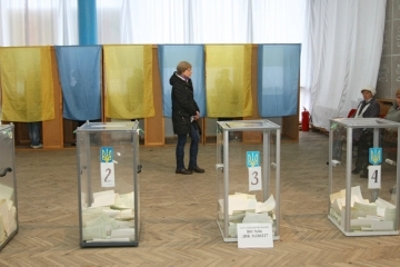 Спостерігача з погрозами випхали з виборчої дільниці
