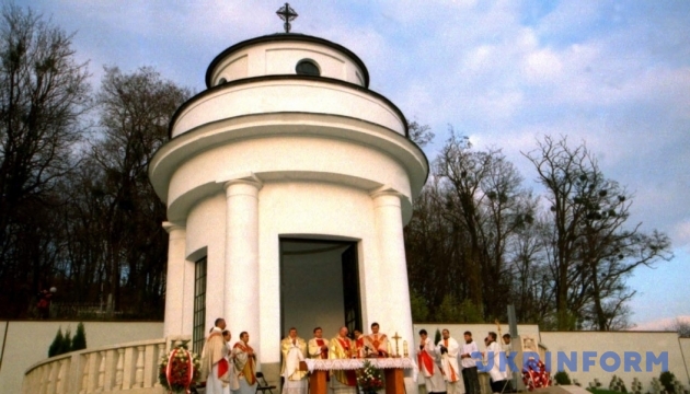 Українці та поляки спільно молились на меморіалах національних героїв у Львові