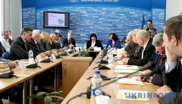 Великій українській енциклопедії бути. І в паперовому вигляді