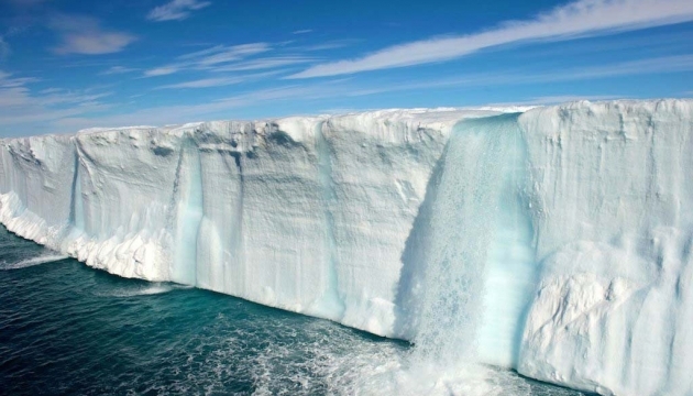 In Argentinien Eisbrücke „Weißer Riese“ eingestürzt. Video