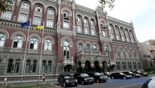 Основні валютні обмеження продовжили ще на три місяці