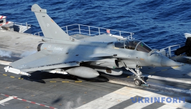 Міністр оборони Франції зустрів новий рік на авіаносці