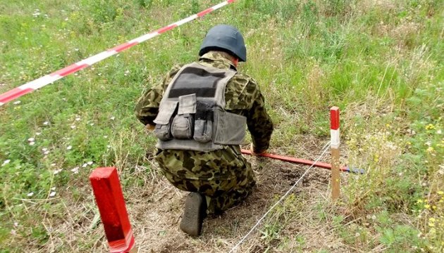 Біля залізниці на Чернігівщині знайшли майже 1000 снарядів