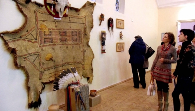 Exposición “Historia de tres tribus” en Poltava 
