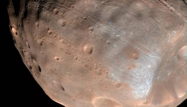 Супутник Марса Фобос почав розвалюватися – NASA