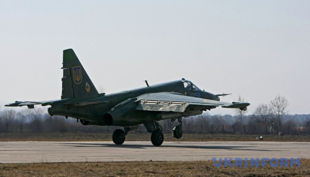 Из-за аварии Су-25 приостановлены учебно-плановые полеты - Генштаб