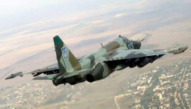 Украинская авиация поразила состав боеприпасов врага и скопления бронетехники