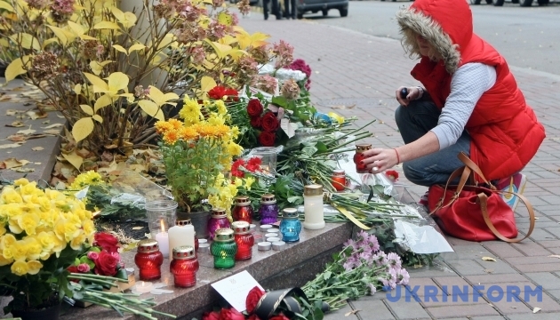 Жертвами терактів у Парижі стали громадяни 14 країн - ЗМІ
