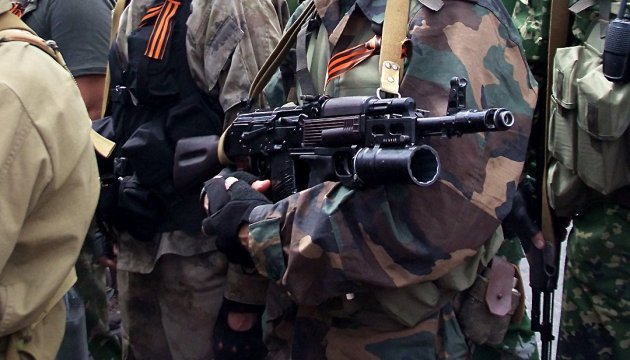 Separatisten feuern mit Granatwerfern und Maschinengewehren