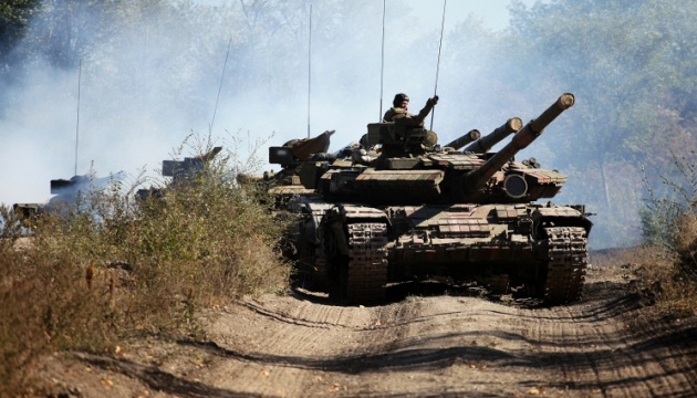 Бойовики стягують танки та БТРи під Бахмут
