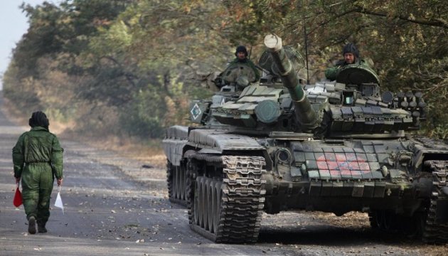 Russen bringen nach Luhansk 24 Panzer