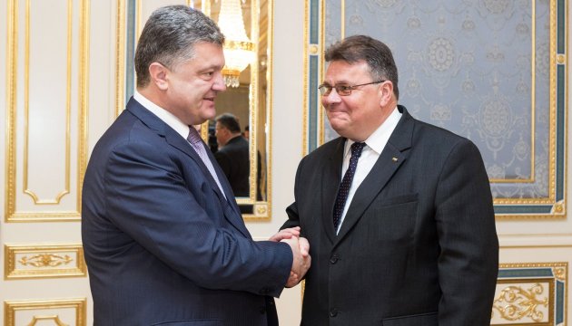 Poroshenko discute con Linkevičius la situación el Donbás y la integración europea de Ucrania