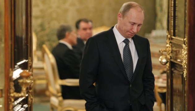Путін запізнився на Паризький саміт і пропустив хвилину мовчання