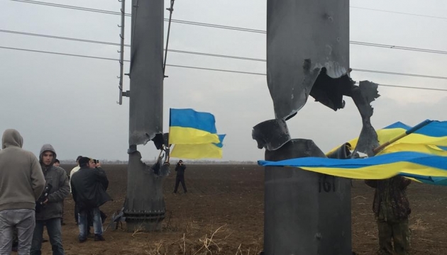 Ukrenergo replaces one pylon near Crimea