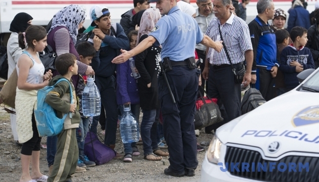  Туреччина відправила допомогу біженцям на сирійському кордоні