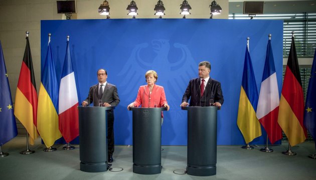 Poroshenko, Merkel y Hollande abogan por las negociaciones en el formato de Normandía 