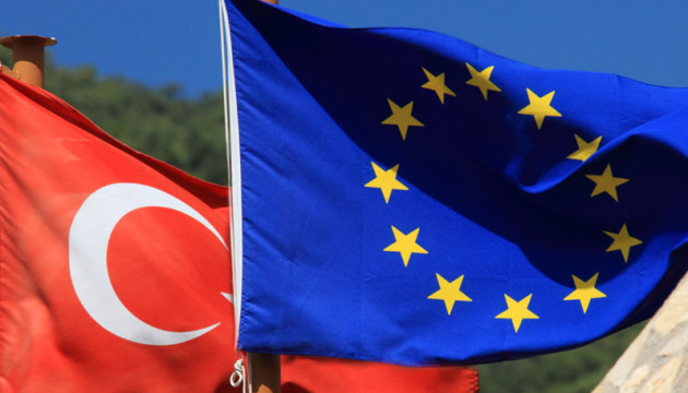 Turkey and EU sign humanitarian agreement