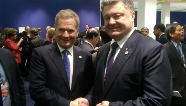 Порошенко й президент Фінляндії обговорили санкції проти РФ