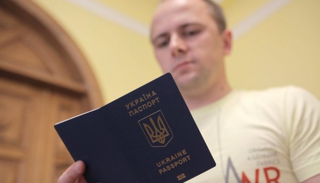 Mehr als 50.000 Krim-Einwohner erhielten ukrainische Reisepässe