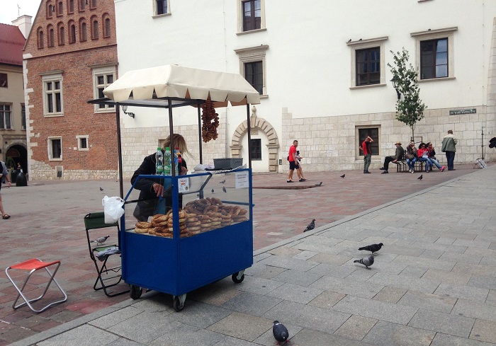 Фото: Екатериина Бахор. Краков. Палатка с «обважанками»