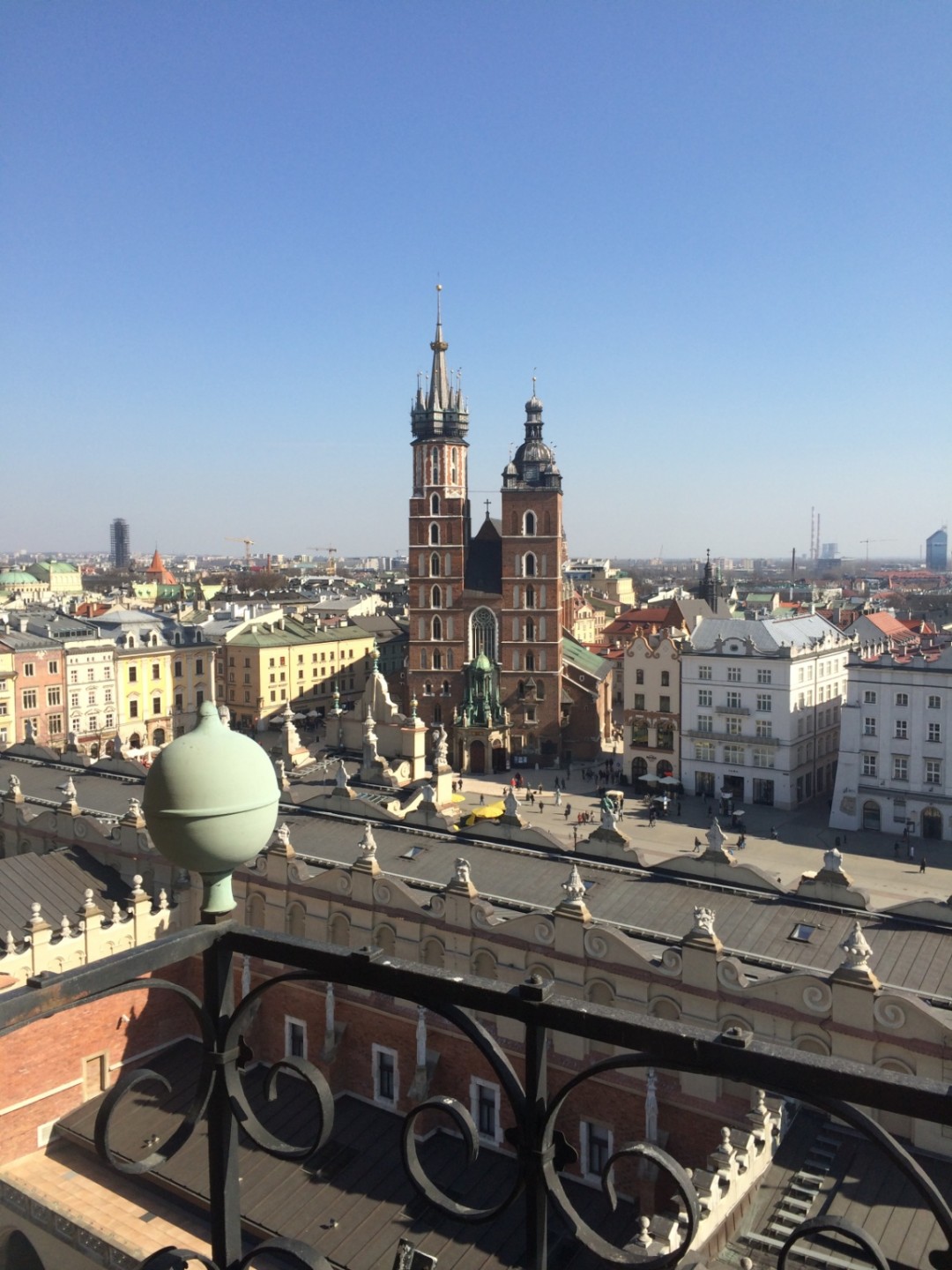 Фото: Екатерина Бахор. Краков. Вид на площадь с Ратуши  (Мариацкий костел)