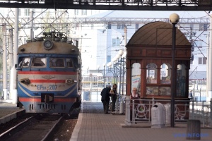 Укрзалізниця продовжила курсування поїзда Чернівці - Львів у червні