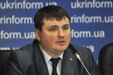 Претендент на посаду голови Херсонської ОДА задекларував поезію