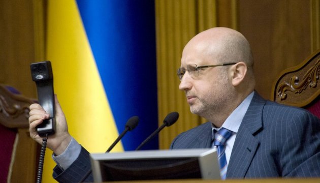 Turchýnov cree que los nuevos acuerdos de Minsk ayudarán a detener a Rusia 