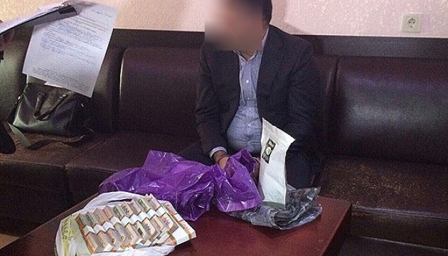 Посадовців Міноборони взяли на півмільйонному хабарі