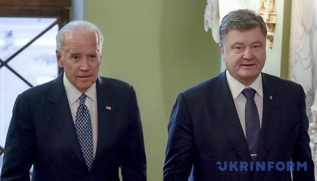 Корупція вже занадто довго стримує Україну - Байден