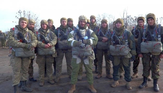 400 Russian paratroopers parachuted over Crimea