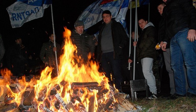 Опозиція прийшла до Тімофті: співала і палила багаття