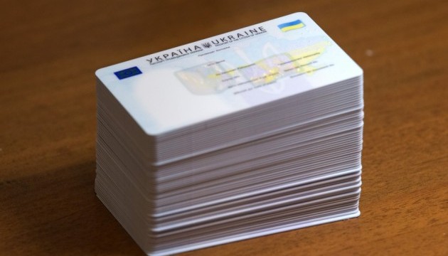 Українські діти у Польщі отримали свої перші паспорти