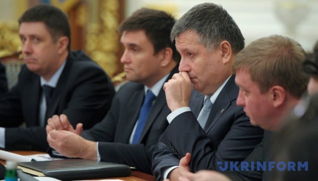 Кириленко запевняє, що міністрам не «до одного місця»