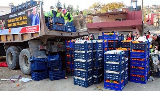 У Туреччині безплатно роздали продукти, призначені на експорт до Росії