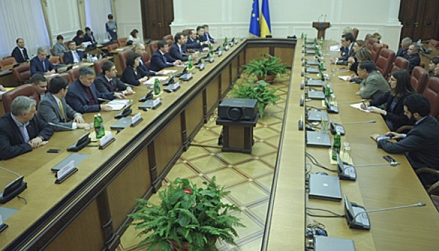 Яценюк просить Раду запропонувати у міністри «компетентних фахівців»