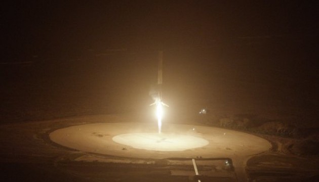 SpaceX уперше вдалося посадити ступінь ракети Falcon 9