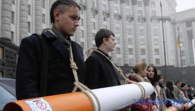 Кількість курців в Україні не зменшилась - опитування
