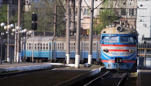 President Poroshenko signs law banning privatization of rail operator Ukrzaliznytsia