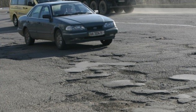 Гройсман: Майже 100% доріг - у вкрай незадовільному стані