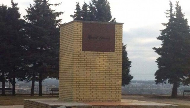 На Харківщині знесли ще один пам'ятник Леніну