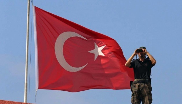 У Туреччині на саморобній бомбі підірвалися військові, є жертви