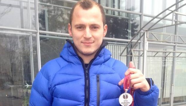 Зозуля розлучається з медаллю фіналіста Ліги Європи заради бійців АТО