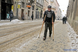 У Києві оголосили підозри посадовцям-комунальникам за неналежну обробку вулиць засобами від ожеледиці