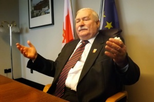 Ukraine must not give Russia single millimeter of its territory, says Wałęsa