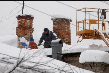 Снігова стихія в Україні: 35 населених пунктів без світла