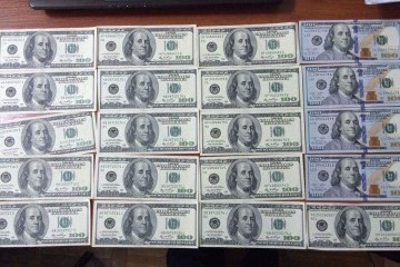 У Дніпрі прокурора викрили на хабарі у 25 тисяч доларів