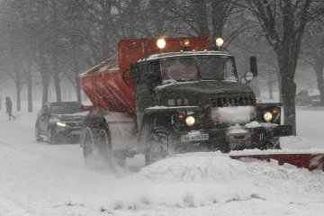 Негода в Україні: запрацював штаб з ліквідації наслідків на дорогах