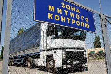 Кордон з Польщею: один з пунктів пропуску перевантажений фурами