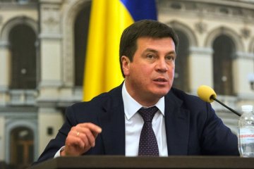 Вогонь на складі боєприпасів гасять пожежним танком - Зубко